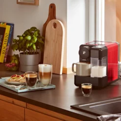 Tchibo Cafissimo Milk Kaffeemaschine Kapselmaschine Inkl. 30 Kapseln Für Caffè Crema, Espresso, Kaffee Und Milchspezialitäten, Rot -Küche Produkt Geschäft 0ab6ba70609adefa4566536c2dc03766