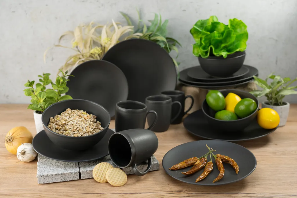 CreaTable 23145 Kombiservice Soft Touch Black Für 4 Personen, Steinzeug, Schwarz (1 Set, 16-teilig) 8 CreaTable 23145 Kombiservice Soft Touch Black Für 4 Personen, Steinzeug, Schwarz (1 Set, 16-teilig) – Bild 8