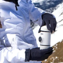 WACACO Nanopresso Tragbare Espressomaschine, Mit Nanopresso-Etui, Upgrade-Version Von Minipresso, Reisekaffeemaschine, Kaffee-To-Go, Manuell Betrieben, Weiß, Nachhaltig -Küche Produkt Geschäft 2367198c884b6abb03de1d472de3f10a