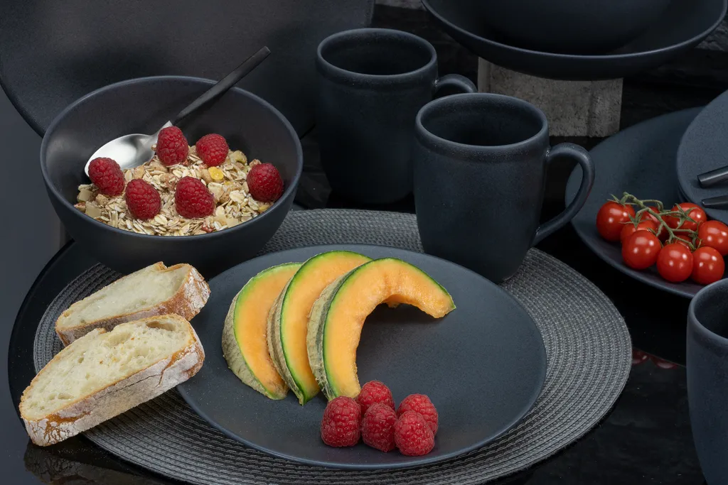 CreaTable 23145 Kombiservice Soft Touch Black Für 4 Personen, Steinzeug, Schwarz (1 Set, 16-teilig) 7 CreaTable 23145 Kombiservice Soft Touch Black Für 4 Personen, Steinzeug, Schwarz (1 Set, 16-teilig) – Bild 7