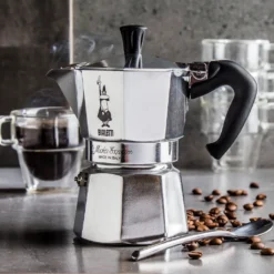 Bialetti Moka Express - 3 Tassen Espressokocher -Küche Produkt Geschäft 389e12ed31c5b0eae3c0c57a14e0d970