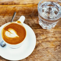 4 X Bruchfeste Gläser Becher Langlebige Wassergläser Aus Stabilem Kunststoff Saft Whisky Glas Partybecher Whiskybecher Trinkbecher In Echter Glasoptik Stapelbar -Küche Produkt Geschäft 38b6c630b58df9cb1779683ce5b9a098