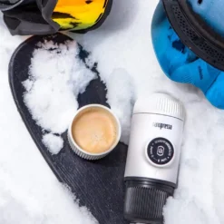 WACACO Nanopresso Tragbare Espressomaschine, Mit Nanopresso-Etui, Upgrade-Version Von Minipresso, Reisekaffeemaschine, Kaffee-To-Go, Manuell Betrieben, Weiß, Nachhaltig -Küche Produkt Geschäft 3bc05fce45c380b72c28c8037b2c7906