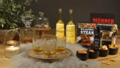 Whisky Geschenkset Nicht Nur Für Whisky Liebhaber:innen, 8 Granit Whisky Steine, 2 Whiskygläser, Eiswürfelzange Und Samtbeutel In Toller Holz Geschenkbox. Neidfaktor Inclusive -Küche Produkt Geschäft 82d04cc118fd8c6800da761d71defe10