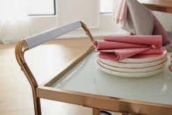 WOHNLING Design Servierwagen Gold 67x80x45 Cm | Mobiler Beistelltisch | Speisewagen Mit Glasplatte | Küchenwagen Milchglas | Teewagen | Mini Bar Auf Rollen -Küche Produkt Geschäft adda00d947341391a7aab8ed26d17195