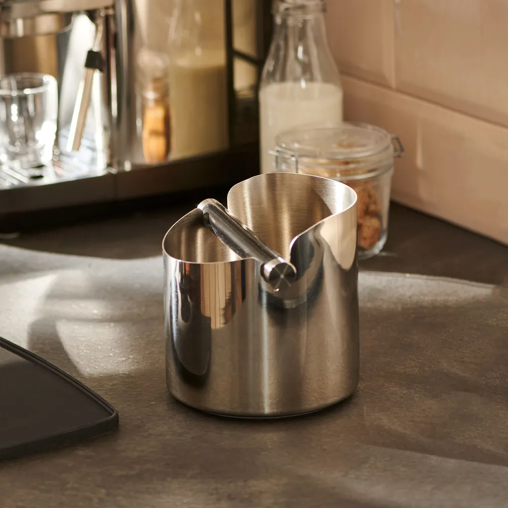 Tchibo Knock-Box Abklopfschale, Für Siebträger Espressomaschine, Zur Leichten Entsorgung Des Feuchten Kaffeesatzes, Silber / Schwarz, Edelstahl Und Gummi 2 Tchibo Knock-Box Abklopfschale, Für Siebträger Espressomaschine, Zur Leichten Entsorgung Des Feuchten Kaffeesatzes, Silber / Schwarz, Edelstahl Und Gummi – Bild 2