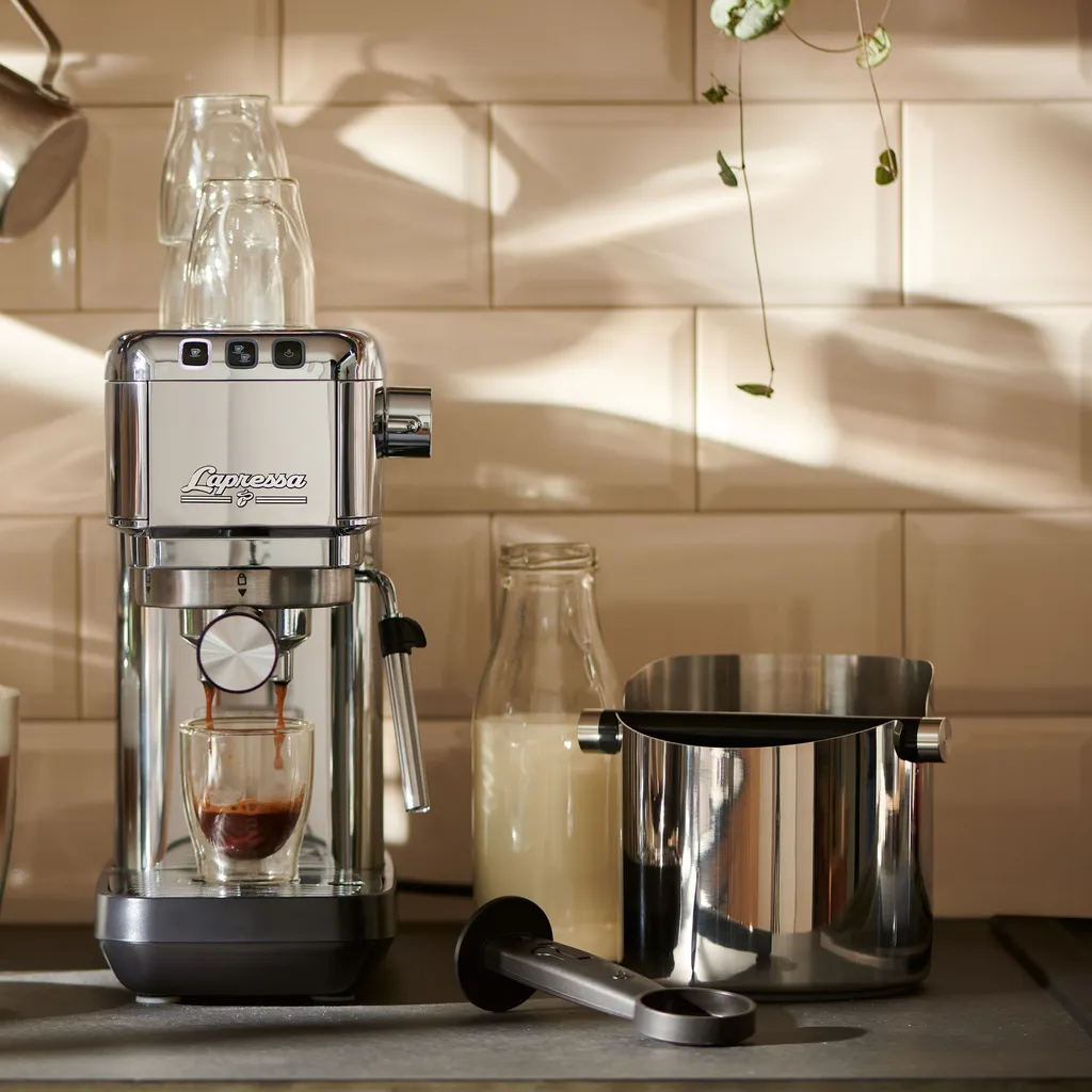 Tchibo Knock-Box Abklopfschale, Für Siebträger Espressomaschine, Zur Leichten Entsorgung Des Feuchten Kaffeesatzes, Silber / Schwarz, Edelstahl Und Gummi 6 Tchibo Knock-Box Abklopfschale, Für Siebträger Espressomaschine, Zur Leichten Entsorgung Des Feuchten Kaffeesatzes, Silber / Schwarz, Edelstahl Und Gummi – Bild 6