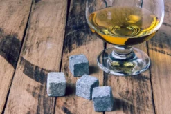 Echos 4er Whisky Steine Set Aus Granit | Wieder Verwendbar | Im Hochwertigem Stoffbeutel | -Küche Produkt Geschäft e83cac06ce5557025160ae3c99aa3230